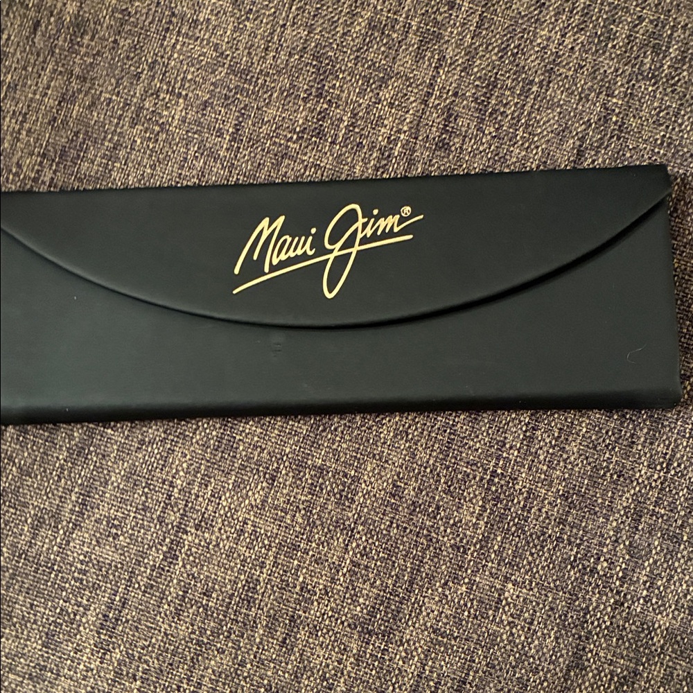 Maui Jim Black Case with Gold Script Logo - Picture 6 of 6